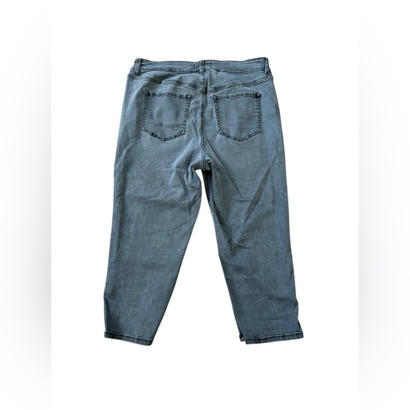 Lane Bryant Stretch High Rise Straight Crop Black Size 20 - Picture 2 of 8